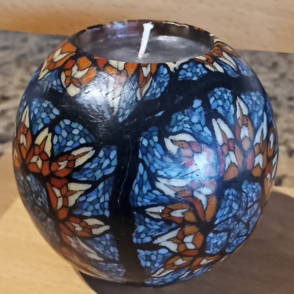 Set of 3 Candles with Metal Stand. 3 Different Beautiful Designs. - Picture 7 of 16
